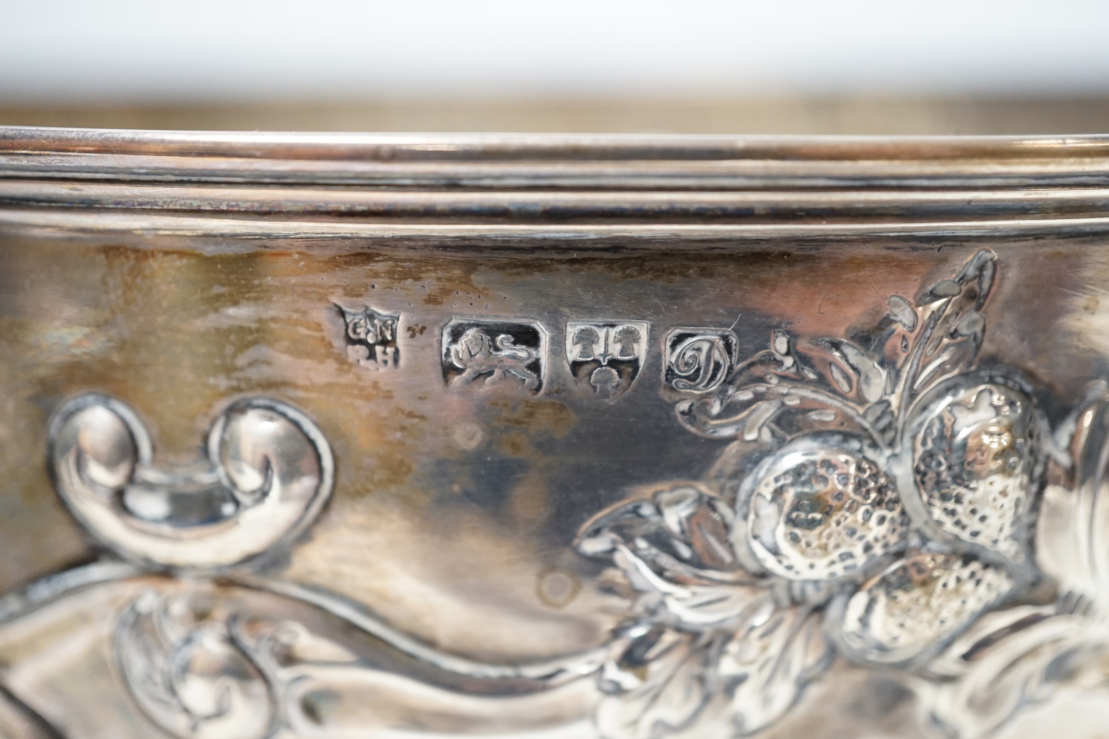 An Edwardian demi fluted silver rose bowl, Nathan & Hayes, Chester, 1904, diameter 20.9cm, 17.6oz.